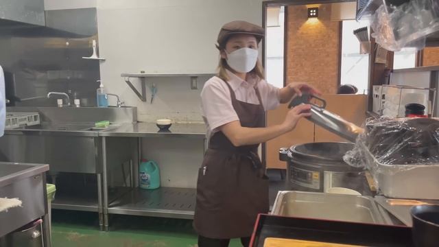 THIS IS FAST FOOD!! Burger Only Takes 50 SECONDS To Make!! | Japanese Food | Burger | Fukuoka
