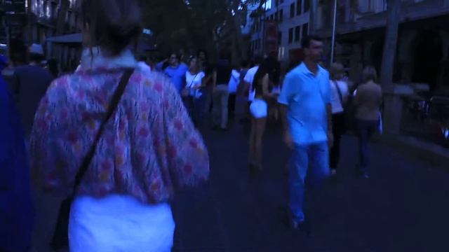 Прогулка по Рамбле в Барселоне смотреть онлайн