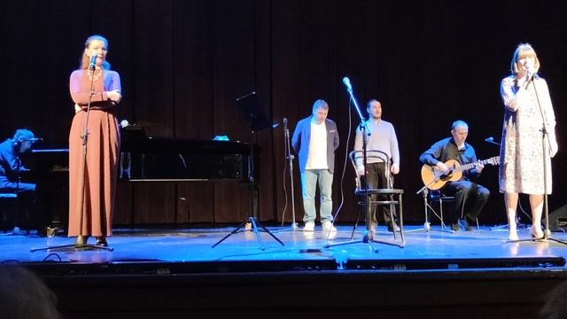 "Прощание с новогодней ёлкой" Б.Окуджава. Исп.Елена Еременко и Анна Комова (театр Елены Камбуровой) смотреть онлайн