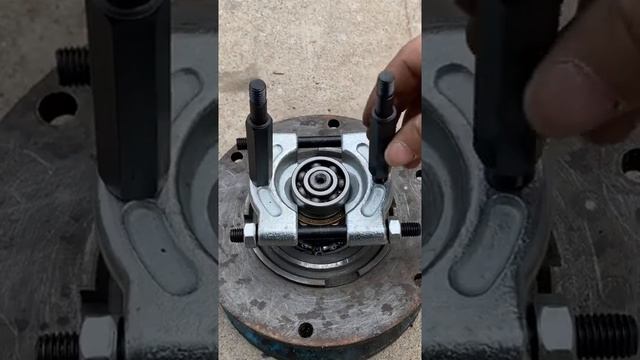 Gearbox bearing puller#life#lifetips#lifetipsshare#diy#fyp смотреть онлайн