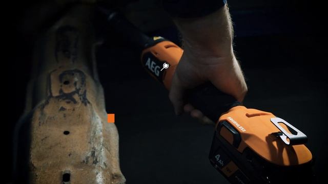 AEG 18V Brushless 3/8" Extended Reach Ratchet Wrench (A18ERW38B) in action смотреть онлайн