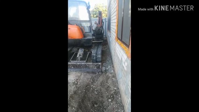 Миниэкскаватор работа вдоль препятствия смотреть онлайн