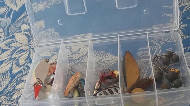 показує свої кейс і приманки смотреть онлайн