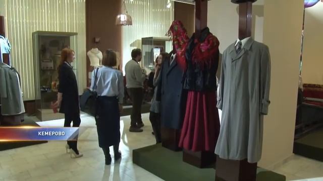 Выставку женских костюмов открыли в Кемерове