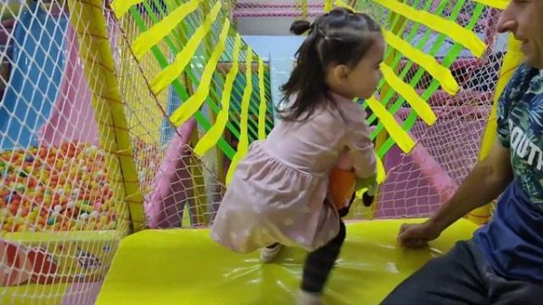 Мира в детском игровом центре