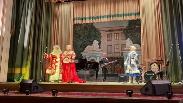 Новогоднее поздравление от театральной группы VespertiLab в доме ученых смотреть онлайн