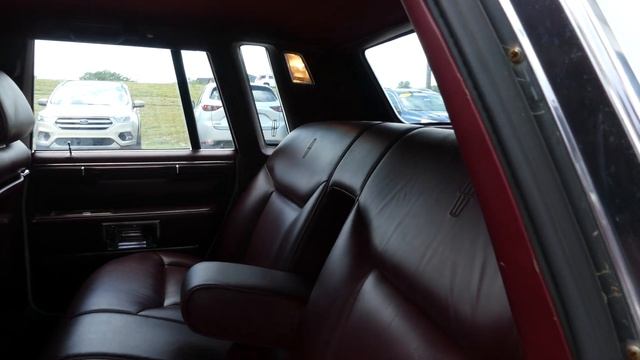 [1989 Lincoln Town Car] Walkaround/Overview - (Stock #24871)