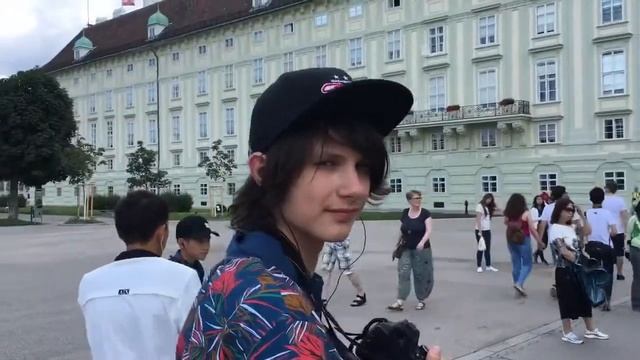 Летняя языковая школа в Праге. Выходные в Вене смотреть онлайн