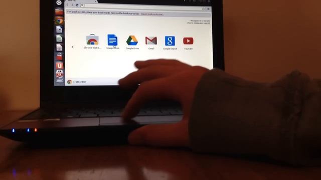 Acer Aspire one D255e running Ubuntu 12.10 смотреть онлайн