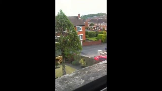 Looked out my window to see this flying out my street.. смотреть онлайн