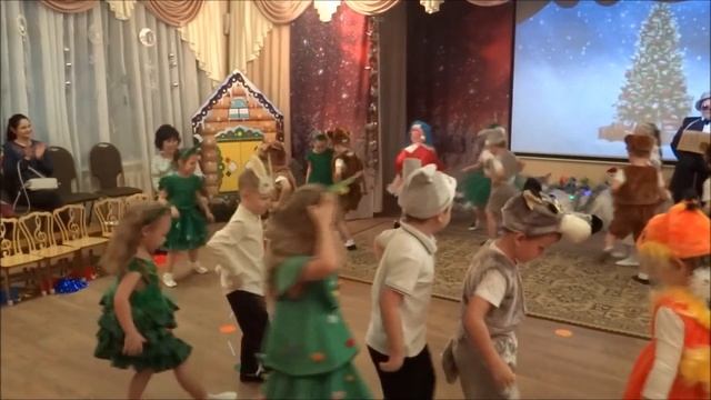 Танец возле елки / автор Л.Некрасова / парную пляску исполняют дети старшей группы смотреть онлайн