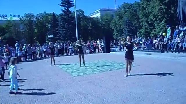 День города Луганск, танец с вертушками 10.09.16 смотреть онлайн