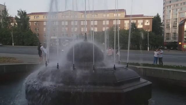 Мерцающий фонтан в Сыктывкаре смотреть онлайн