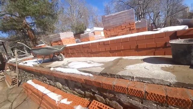 Я строю дом в одну каску. Кирпич, начало. смотреть онлайн