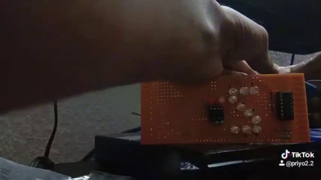 Led Chaser with IC-4017 & Electrical Pulse Generator, IC-555 смотреть онлайн