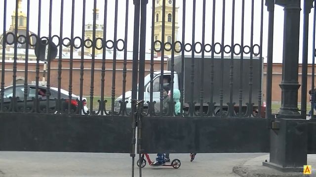 Я в Питере  Смотрю на вертолеты  Протираю пушки