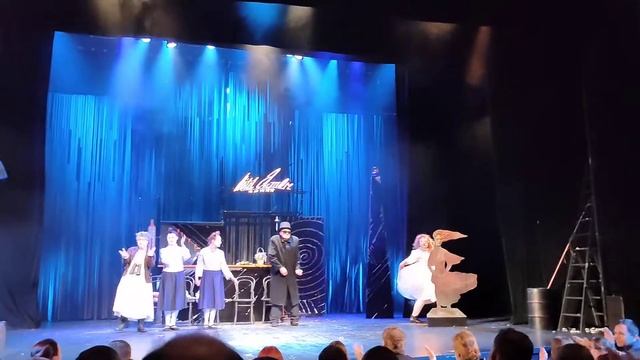 Зал в восторге