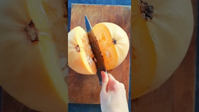 Zucchini. Slow motion - Кабачок. Замедленная съемка. смотреть онлайн