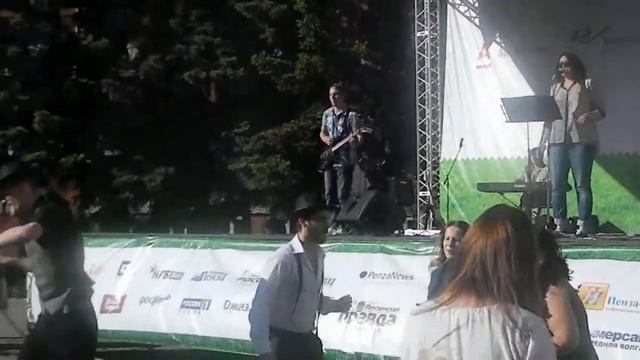 Бэнд Театра на обочине - Natural Woman смотреть онлайн