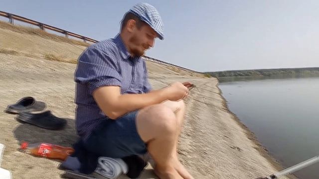 Рыбалка со Шлемом. ЖАРЕНЫЕ ТЕЛЯЧЬИ МОЗГИ, ВЛОГ. смотреть онлайн