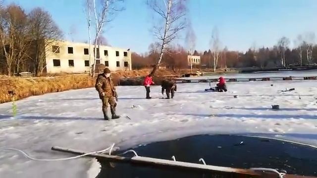 Женщины ловят