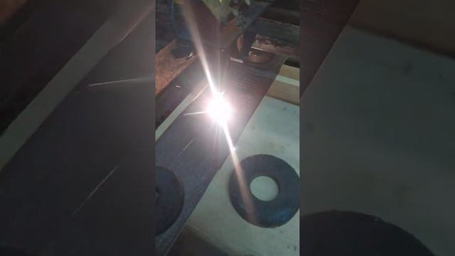 лазерная резка наждачной бумаги. смотреть онлайн