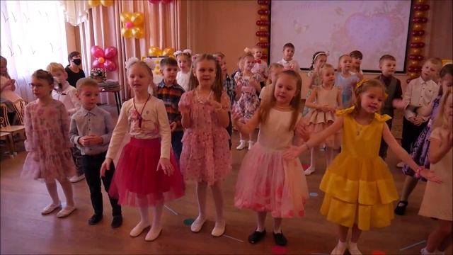 Самая любимая - бабуленька моя авт. З Роот / исполняют дети старшей группы смотреть онлайн