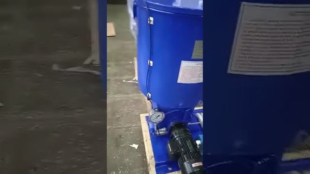 Станция двухлинейной смазки с набором клапанов для управления, с клеммной коробкой