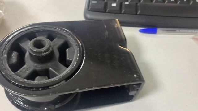 Опора двигателя передняя Chery Tiggo 3, T111001510NA смотреть онлайн