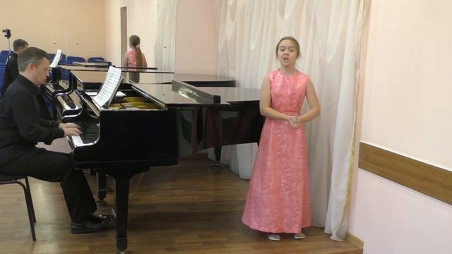 Кемерово, ЦДШИ, Шинкаренко Екатерина - Р.н.п. "У зари то, у зореньки" обр. В. Красноглядовой смотреть онлайн