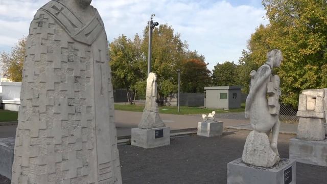 Прогулка в парке Музеон, среди уродов и людей смотреть онлайн