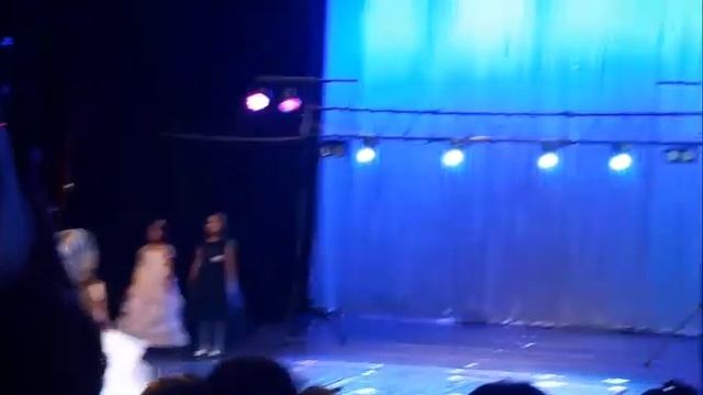 День детской моды. Выступление девочек. смотреть онлайн