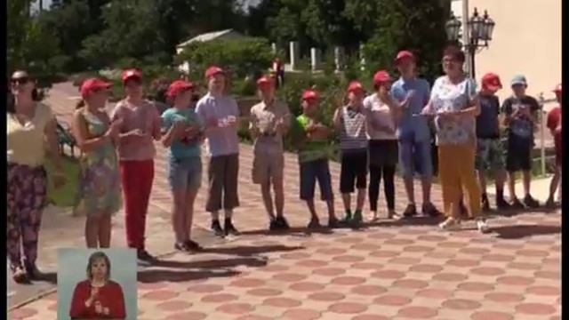 Эрик Лубич привез подарки воспитанникам школы-интерната