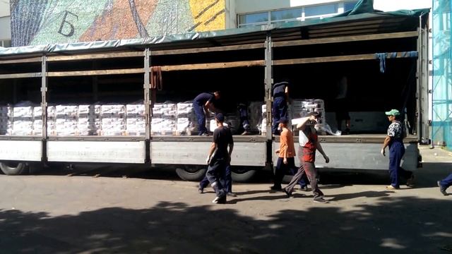 Разгрузка фасадного клея CERESIT CТ180 смотреть онлайн