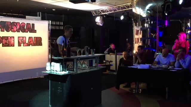 Город Москва метро сигарного улица Исаковского дом 33 мюзик Халл клуб смотреть онлайн