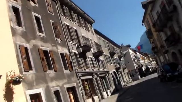 Копия видео "1.Сан-Морис, Швейцария, уродливые страшные дома, как в России" смотреть онлайн