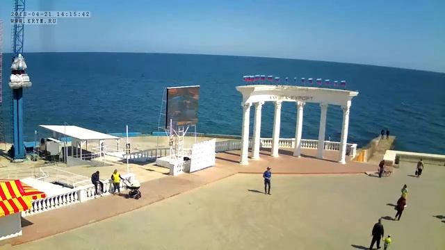 Вебкамера "Ротонда". Запись 21.04.2018 14:00:04 смотреть онлайн