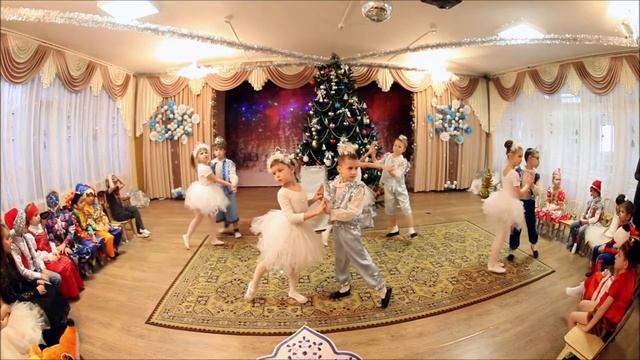 Танец Льдинок и Инея смотреть онлайн