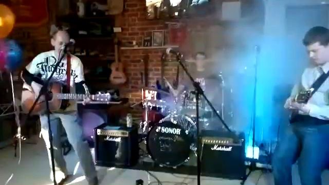 Девочки пришли на квартирник в музей