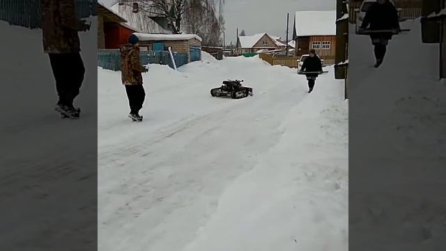 RC. Гусеничная платформа. Убираем снег)