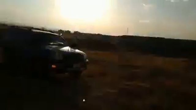 Jeep Liberty vs Toyota 4Runner hill climb смотреть онлайн