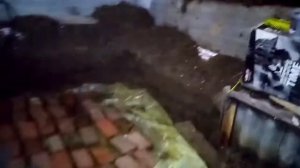 Копаем подвал  под домом из блок комнат.