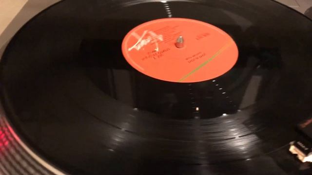 Spinning Vinyl Records смотреть онлайн