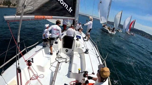 Старт гонки на Босфоре 10 минут в 1 минуте