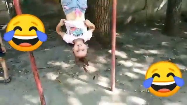 Влог: стоим дом-шалаш с другом во дворе/ Анна Кузьмина смотреть онлайн