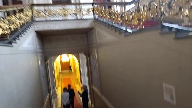 Небольшая экскурсия по Мариинскому дворцу, Заксобрание Питера, с помощником депутата Марины Шишкино смотреть онлайн