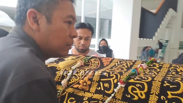 Detik-detik Jenazah Stevie Agnecya Mantan Istri Samuel Rizal Tiba Di Masjid Untuk Disholatkan смотреть онлайн