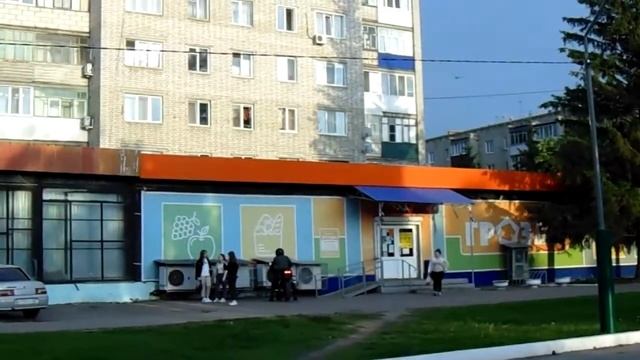 И "хадник" декорации сцены подсвечен... смотреть онлайн