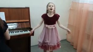 Муз. С. Мацюшевича сл. Т. Козловской «На лужайке» исполняет Садкова Мария