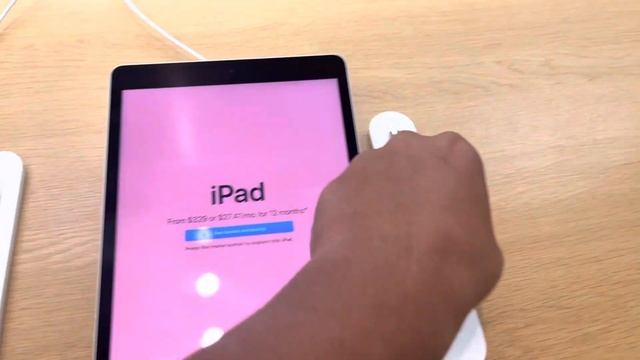 Apple Store Visit In USA , Adeel bought IPhone For the Wife . смотреть онлайн